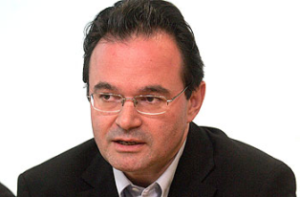 “Καρατομεί” τον Παπακωνσταντίνου ο ΓΑΠ; Και ένα δημοσίευμα που αποδεικνύει το ξεπούλημα της χώρας από τον Υπουργό Οικονομικών