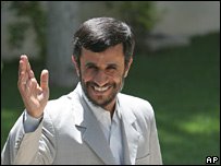 Αχμαντινετζάντ: «Φερέφωνο των εχθρών» ο Μεντβέντεφ