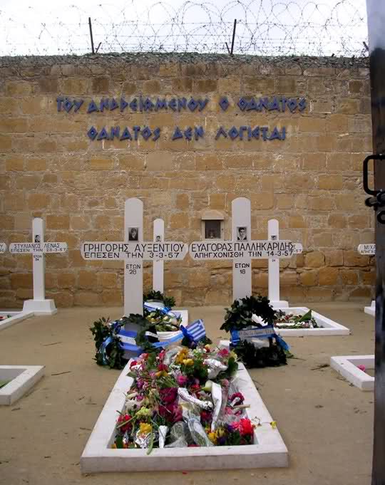 Ο τάφος του Ευαγόρα Παλληκαρίδη στα «Φυλακισμένα Μνήματα»