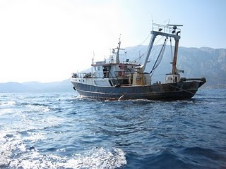 “Ναυμαχία” των κατοίκων της Πέρδικας Θεσπρωτίας με ερευνητικό σκάφος της ΔΕΠΑ!