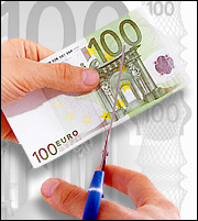 Το ευρώ στο χείλος του γκρεμού