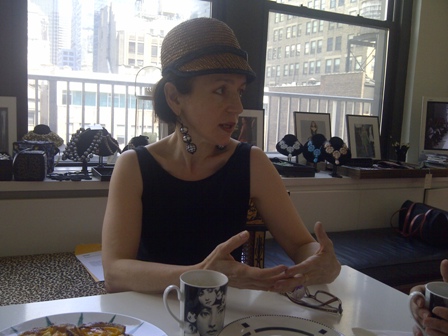 JOANNA MASTROIANNH: Η Ελληνίδα σχεδιάστρια υψηλής ραπτικής  που σέβονται και αγαπούν Ιταλοί Παρισιάνοι και Αμερικανοί