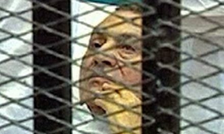 Egypt lets Kuwait lawyers join Mubarak defence team