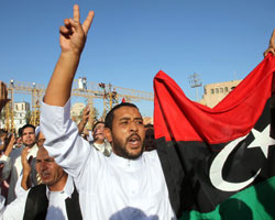 Λιβύη: «Αν δεν παραδοθεί ο Καντάφι, θα τον σκοτώσουμε»
