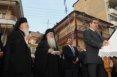Βαρθολομαίος:Στην παρούσα δυσχερεή για την Ελλάδα περίοδο συσπειρωθείτε γύρω από την Εκκλησία! Η Εκκλησία είναι συνφασμένη με τους αγώνες του Εθνους στην συνήδειση του Ελληνισμού