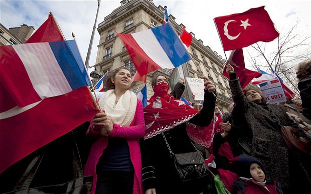 ΤΟΥΡΚΙΑ: Τι κινητοποιεί την αντιπαράθεση με τους Γάλλους