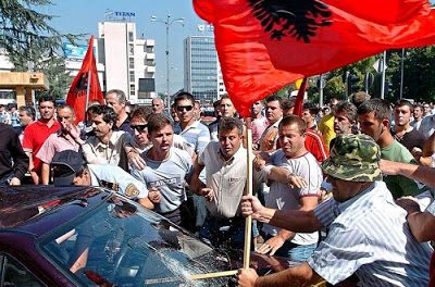 ΣΚΟΠΙΑ: Εθνοτική βια ανάμεσα σε Aλβανούς και Σλαβομακεδόνες