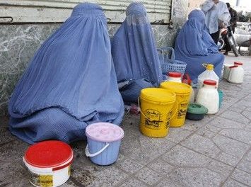 Οι Ταλιμπαν δηλητηρίασαν 150 Αφγανές μαθήτριες διότι διαφωνούν με την εκπαίδευση των γυναικών!