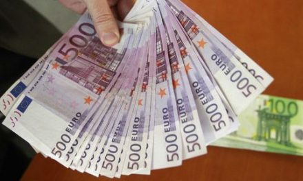 80 δισ. ευρώ έχουν φύγει από τις ελληνικές τράπεζες