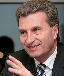 Oettinger: Αναπόφευκτο το νέο “κούρεμα” του ελληνικού χρέους