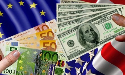 Σε νέα ιστορικά χαμηλά 12 ετών το ευρώ έναντι του δολαρίου