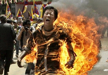 Απεβίωσε Θιβετιανή που αυτοπυρπολήθηκε