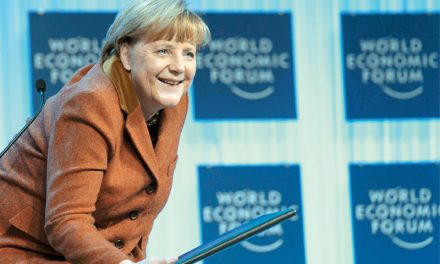 Merkel: Αν η Ελλάδα έβγαινε από το ευρώ, θα βγαίναμε όλοι