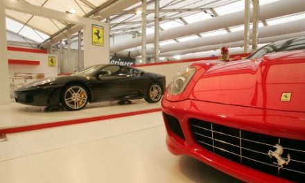 Reuters: Μία… Ferrari αποδεικνύει την ελληνική προσαρμογή