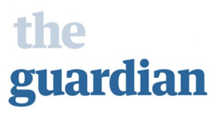 Guardian: Ο Τσίπρας ρισκάρει να γίνει ο χρήσιμος ηλίθιος του Πούτιν