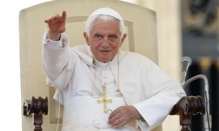 Μια αιχμηρή άποψη από μια πένα όλα φωτιά για την παραίτηση του πάπα Βενέδικτου