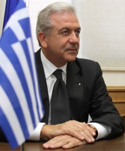 Αβραμόπουλος: Είμαστε αντιμέτωποι με μια μεταναστευτική κρίση πρωτοφανών διαστάσεων