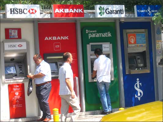 Πρόστιμα συνολικού ύψους $618 εκατ. σε 12 τουρκικές τράπεζες