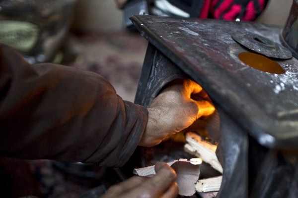 Δύο σπουδαστές νεκροί και τρεις σε κώμα από αναθυμιάσεις αυτοσχέδιας σόμπας!