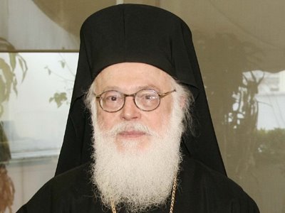 Οι Αρχές της Αλβανίας ευχήθηκαν τον Αρχιεπίσκοπο Αναστάσιο και τους Ορθόδοξους Χριστιανούς της χώρας
