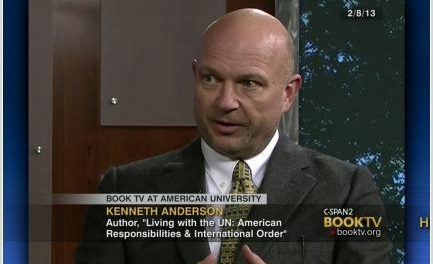 Kenneth Anderson: “Νόμιμα τα προγράμματα παρακολουθήσεων, αλλά απαιτούνται μεταρρυθμίσεις στο σύστημα περί απορρήτου”