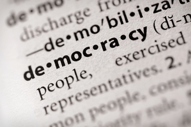 Η κατ’ επίφαση δημοκρατία