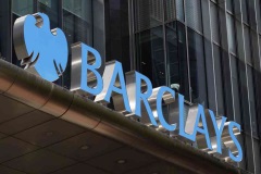Barclays:Οι απολύσεις στο Δημόσιο το μεγαλύτερο εμπόδιο για την Ελλάδα