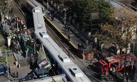 Σιδηροδρομικό δυστύχημα έξω από το Παρίσι