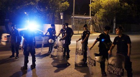 Την διερεύνηση καταγγελιών για χρήση βίας στην Αμυγδαλέζα ζητά ο ΣΥΡΙΖΑ