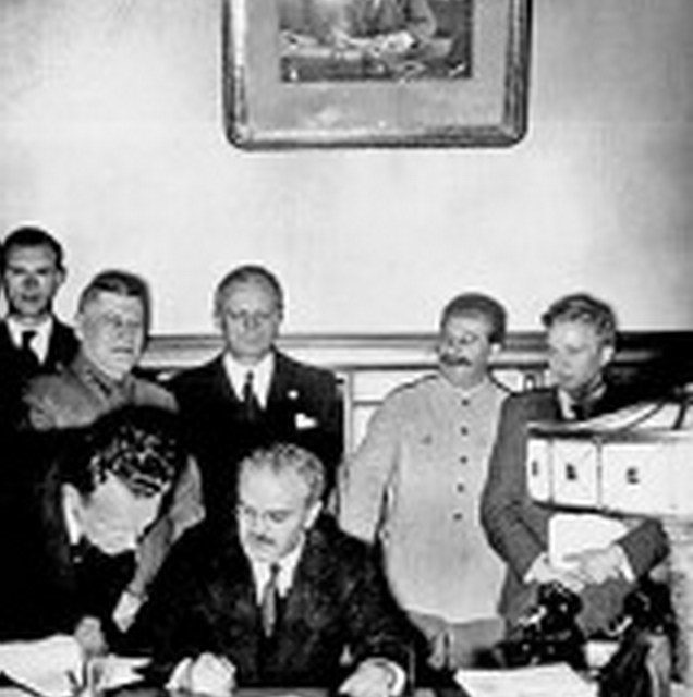 Σύμφωνο Μολότοφ – Ρίμπεντροπ – Συμφωνία Χίτλερ- Στάλιν