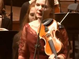Ολλανδή βιολίστρια κλείνει την συναυλία της με Τσιτσάνη