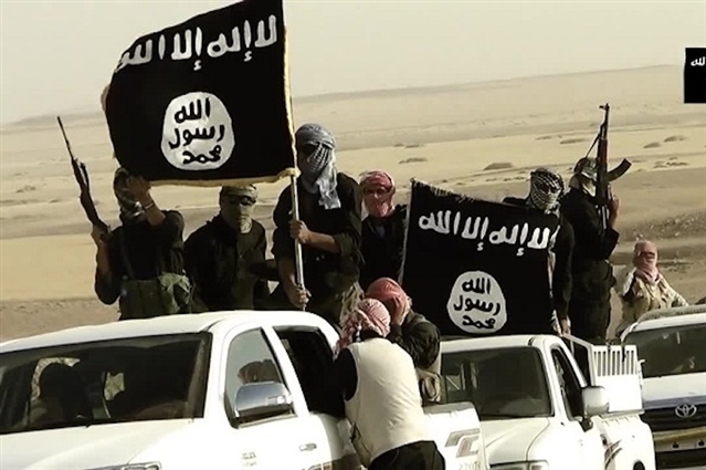 ISIS’ stranded’ convoy reveals bizarre reality of syrian conflict