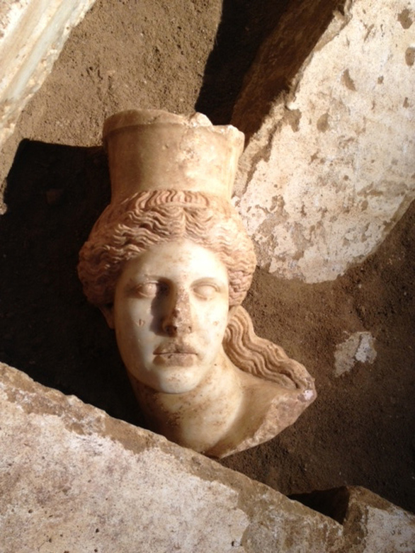 Αμφίπολη: Βρέθηκε το κεφάλι της Σφίγγας (pics)