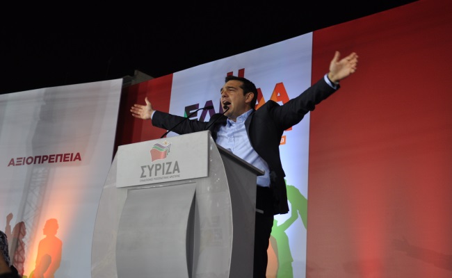 Ο ηγέτης της Αριστεράς στην Ελλάδα Αλέξης Τσίπρας κερδίζει τις εντυπώσεις και την παράσταση Νίκης!