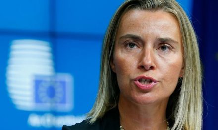 Ύπατη εκπρόσωπος Ε.Ε.: “Κανείς δεν θέλει την Ελλάδα εκτός ευρώ”