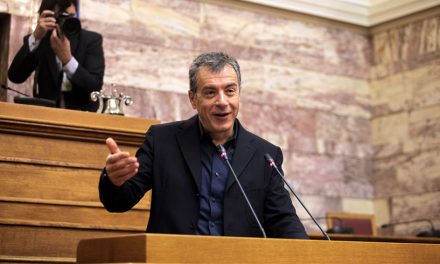 Θεοδωράκης: Το χρήσιμο για την πατρίδα τώρα είναι να είμαστε απέναντι στην Κυβέρνηση