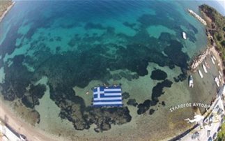 Στη Σάμο η μεγαλύτερη υποβρύχια ελληνική σημαία