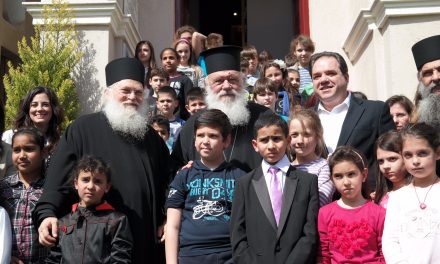 Ο Αρχιεπίσκοπος Ιερώνυμος μαζί με τον Γέροντα Εφραίμ στο Κέντρο Φροντίδας Παιδιού της «Αποστολής»