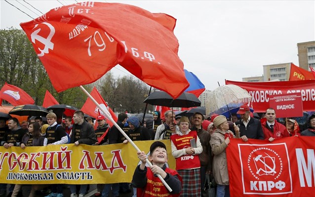 Ρωσία: Σχεδόν 100.000 άνθρωποι διαδήλωσαν στην Κόκκινη Πλατεία για την Πρωτομαγιά