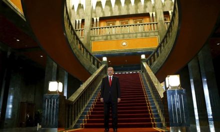 Ερντογάν: Θα παραιτηθώ, αν βρουν στο προεδρικό παλάτι χρυσό κάθισμα λεκάνης