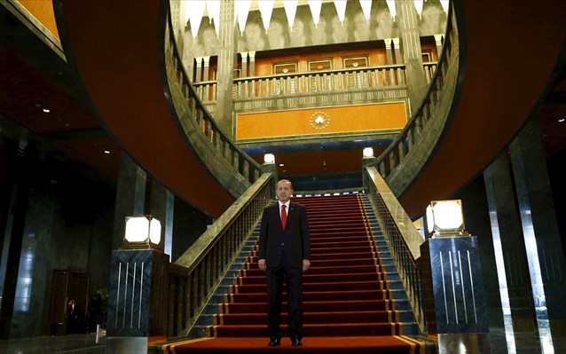 Ερντογάν: Θα παραιτηθώ, αν βρουν στο προεδρικό παλάτι χρυσό κάθισμα λεκάνης