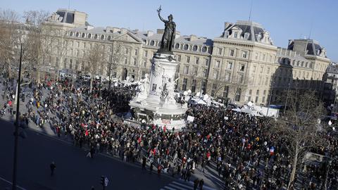 Μεγάλη διαδήλωση στο Παρίσι υπέρ της Ελλάδας