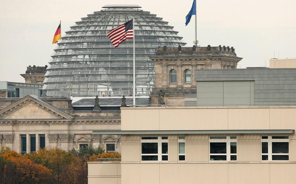 Spiegel: Αν η τρόικα ερχόταν στο Βερολίνο…
