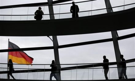 Spiegel: Γερμανοί βουλευτές φέρεται να ερευνώνται για εσχάτη προδοσία