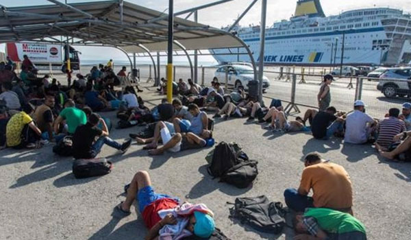 Αποβιβάστηκαν στον Πειραιά ακόμα 2.500 μετανάστες