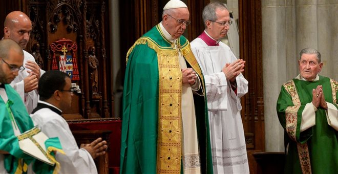 HΠΑ: Ο πάπας Φραγκίσκος προσευχήθηκε για την τραγωδία στη Μέκκα