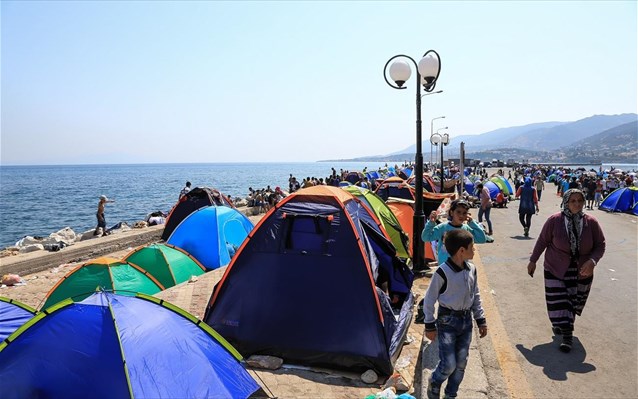 Πάνω από 500.000 πρόσφυγες έφτασαν στα νησιά το δεκάμηνο του 2015