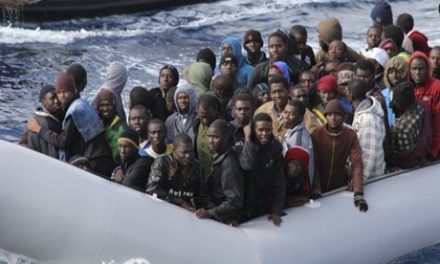 Tα “αποβατικά κύματα” των μεταναστών & οι άφωνοι θεατές