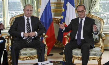 Παγωμένα πρόσωπα στη συνάντηση Ολάντ – Πούτιν στο Παρίσι για τη Συρία