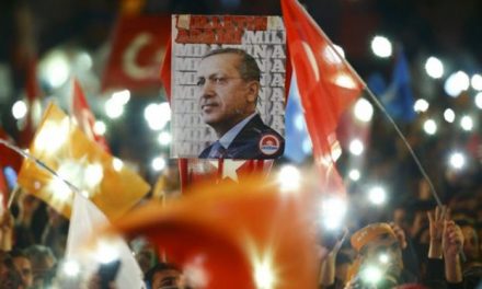 Ερντογάν: Συντηρεί τον πόλεμο με PKK, ζεσταίνει μηχανές για προεδρικό σύστημα